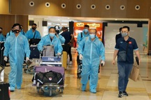 Tuyển Việt Nam "án binh bất động", chờ kết quả xét nghiệm Covid-19 ở UAE