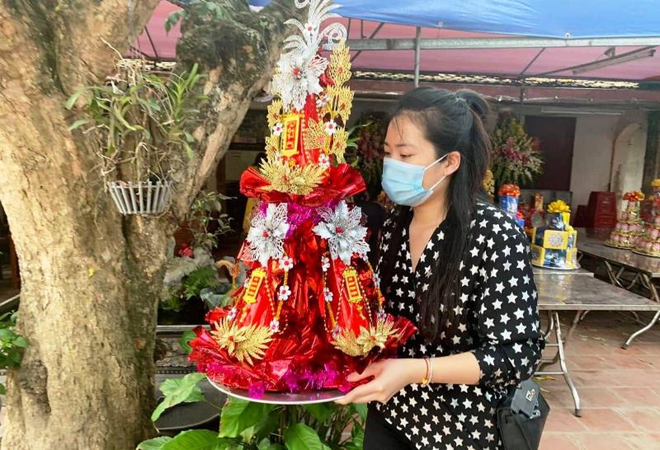 Đền Trần vắng vẻ, du khách mang khẩu trang, sát khuẩn tay khi vào cầu lộc - 4 Đền Trần vắng vẻ, du khách mang khẩu trang, sát khuẩn tay khi vào cầu lộc - 4