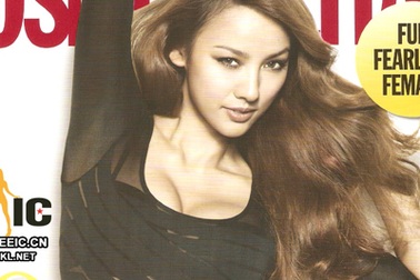 Nữ ca sĩ gợi cảm Lee Hyori bị kiện