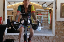 Lập kỷ lục Guinness nhờ đi xe đạp trong nhà suốt 297 giờ