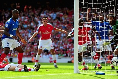 Wenger sẵn sàng cho cuộc quyết chiến với MU