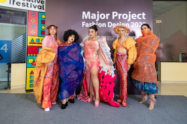 Nữ sinh lên án nạn miệt thị ngoại hình bằng ngôn ngữ thời trang