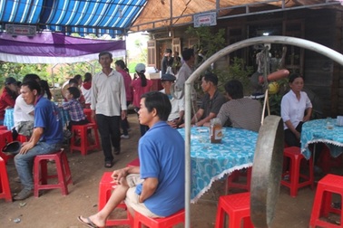 Con trai tâm thần dùng xà beng sát hại mẹ ruột