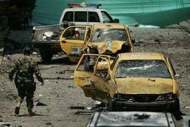 Bom xe xé toạc hải cảng Thái Bình Dương, 6 người chết