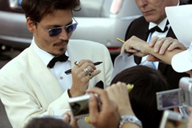 10 ngôi sao chăm và lười ký tặng nhất