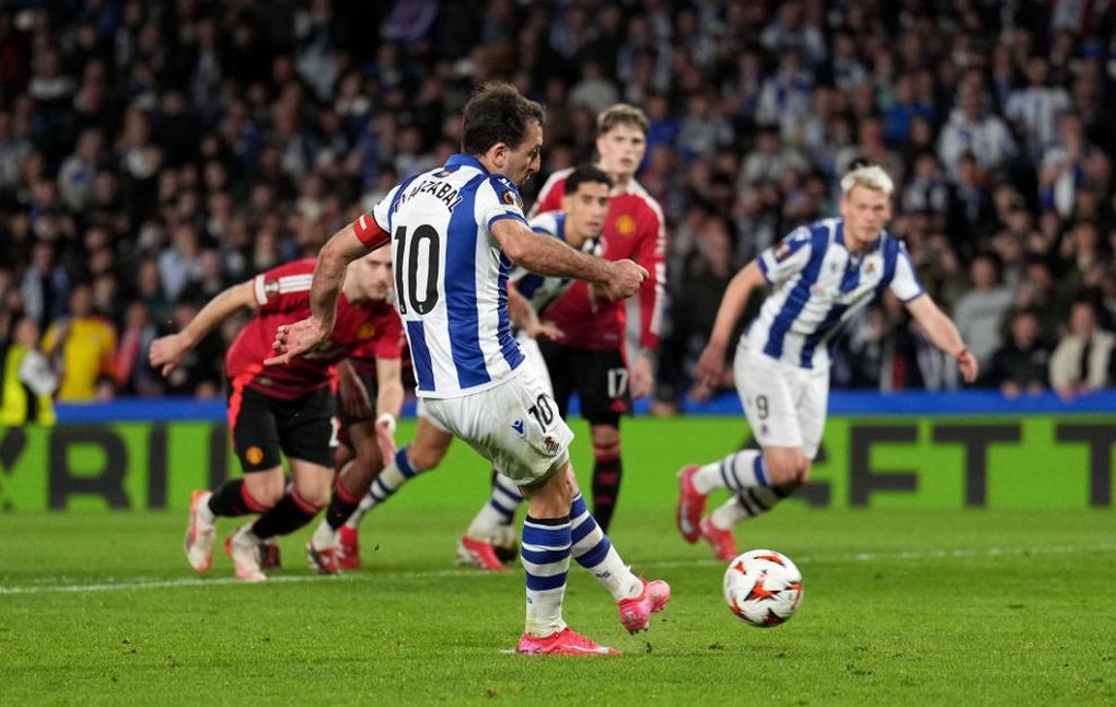 Fernandes mắc lỗi, Man Utd tuột chiến thắng trước Real Sociedad - 3 Fernandes mắc lỗi, Man Utd tuột chiến thắng trước Real Sociedad - 3