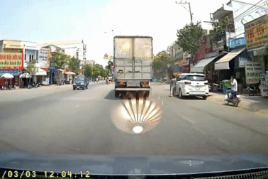 Nam sinh thoát chết thần kỳ sau khi bị cuốn vào gầm xe tải