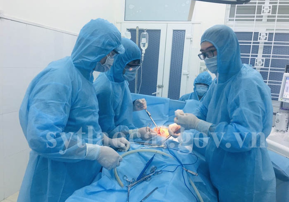 Lào Cai: Cấp cứu thành công bệnh nhân viêm ruột thừa cấp ở khu cách ly - 1 Lào Cai: Cấp cứu thành công bệnh nhân viêm ruột thừa cấp ở khu cách ly - 1