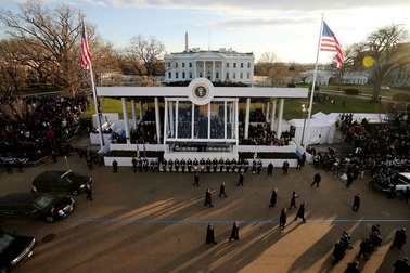Phong tỏa đường gần Nhà Trắng trước khi ông Trump nhậm chức do gói đồ khả nghi