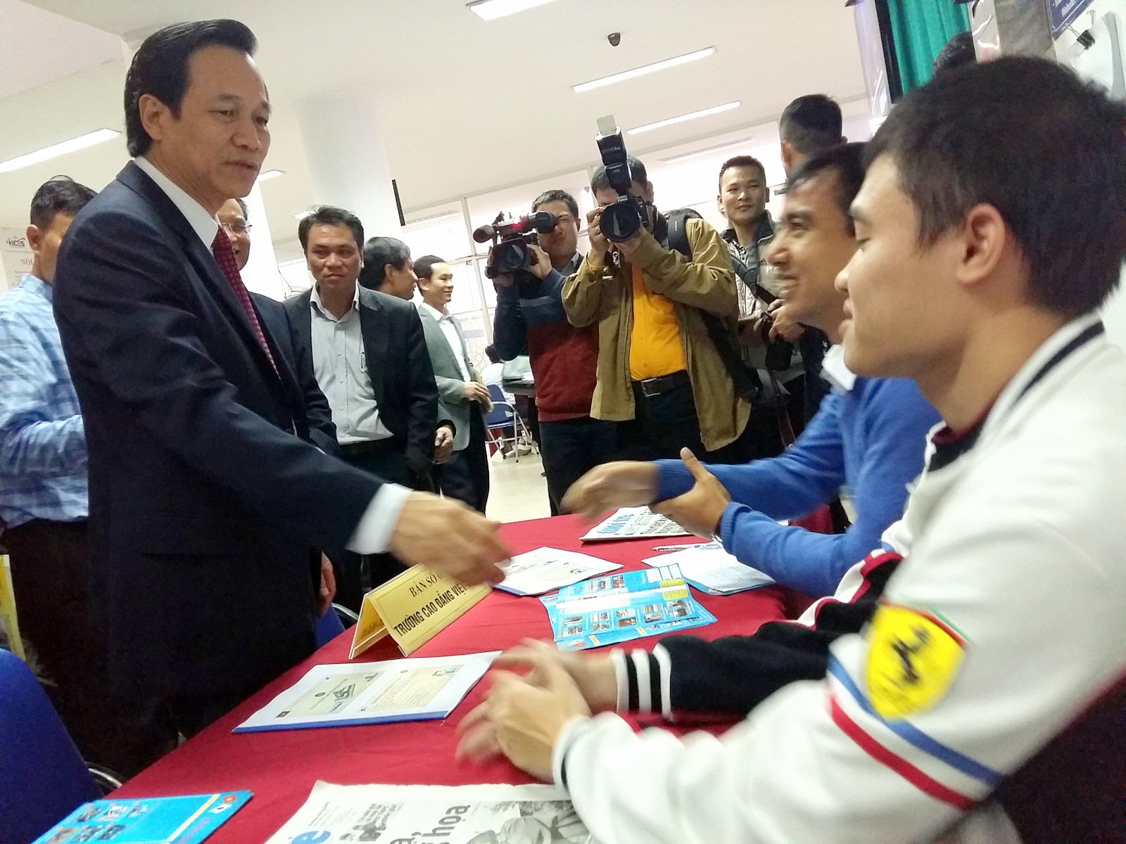Bộ trưởng Đào Ngọc Dung: Khó khăn nhất khi đề xuất tăng tuổi hưu - 5 Bộ trưởng Đào Ngọc Dung: Khó khăn nhất khi đề xuất tăng tuổi hưu - 5