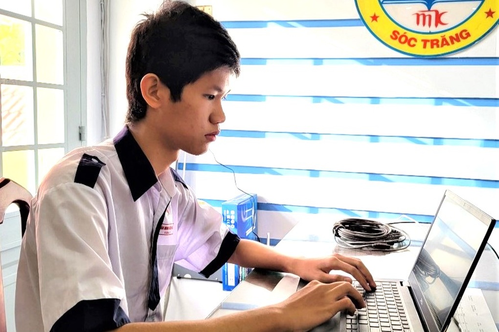 Đoạt giải Nhì học sinh giỏi toán quốc gia để tri ân người cha đã mất - 2 Đoạt giải Nhì học sinh giỏi toán quốc gia để tri ân người cha đã mất - 2