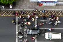 Hai mức phạt tiền khi dừng xe trên vạch mắt võng tại giao lộ ở TPHCM