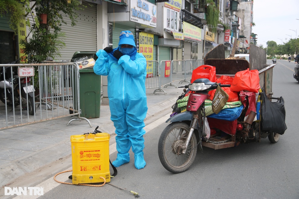 Cận cảnh khu dân cư có 36 ca F0 bị phong tỏa ở Hà Nội - 10 Cận cảnh khu dân cư có 36 ca F0 bị phong tỏa ở Hà Nội - 10