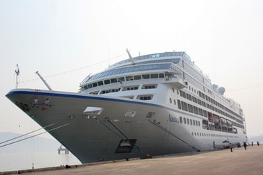 Lần đầu tiên 3 tàu quốc tế cùng cập cảng Nha Trang