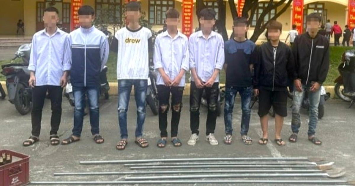 Các đối tượng thanh, thiếu niên đi xe máy mang theo dao phóng lợn, dao kiếm gây náo loạn các tuyến phố ở Ninh Bình (Ảnh: Công an TP Ninh Bình).
