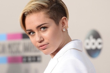 Miley Cyrus dẫn đầu bầu chọn Nhân vật của năm 