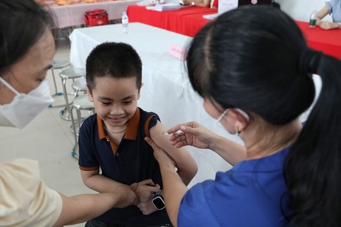 Mở rộng đối tượng tiêm vaccine Covid-19.