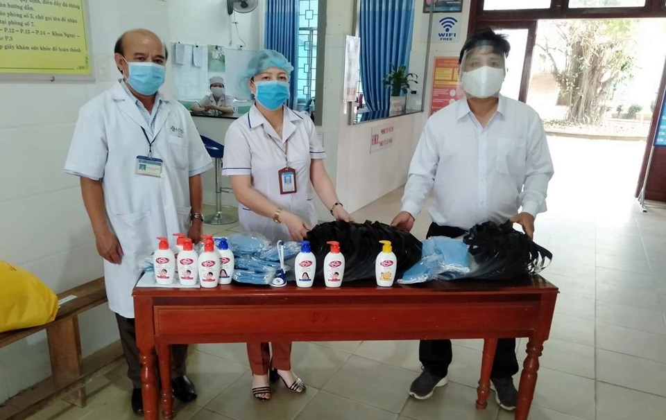 Thầy giáo thầm lặng góp sức phòng, chống dịch Covid-19 - 2 Thầy giáo thầm lặng góp sức phòng, chống dịch Covid-19 - 2