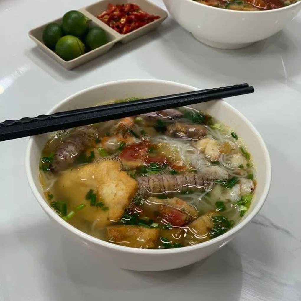 810.000 đồng bữa bún 5 người: Nhiều khách từng chịu giá chát ở Hạ Long - 3 810.000 đồng bữa bún 5 người: Nhiều khách từng chịu giá chát ở Hạ Long - 3