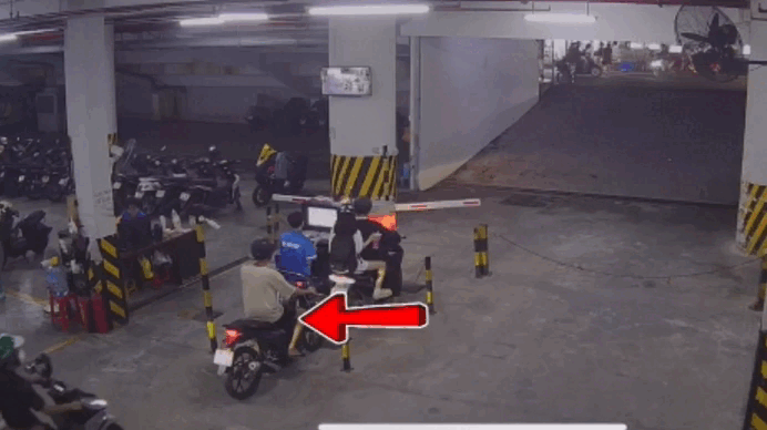 Trộm xe từ hầm, vượt gác chắn qua mặt nhân viên ở Bình Dương - 1