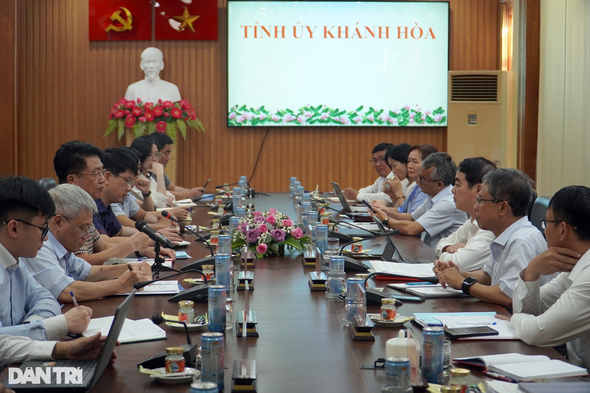 Chia sẻ của vị Bí thư Tỉnh ủy tiên phong áp KPI cho cán bộ, công chức - 1 Chia sẻ của vị Bí thư Tỉnh ủy tiên phong áp KPI cho cán bộ, công chức - 1