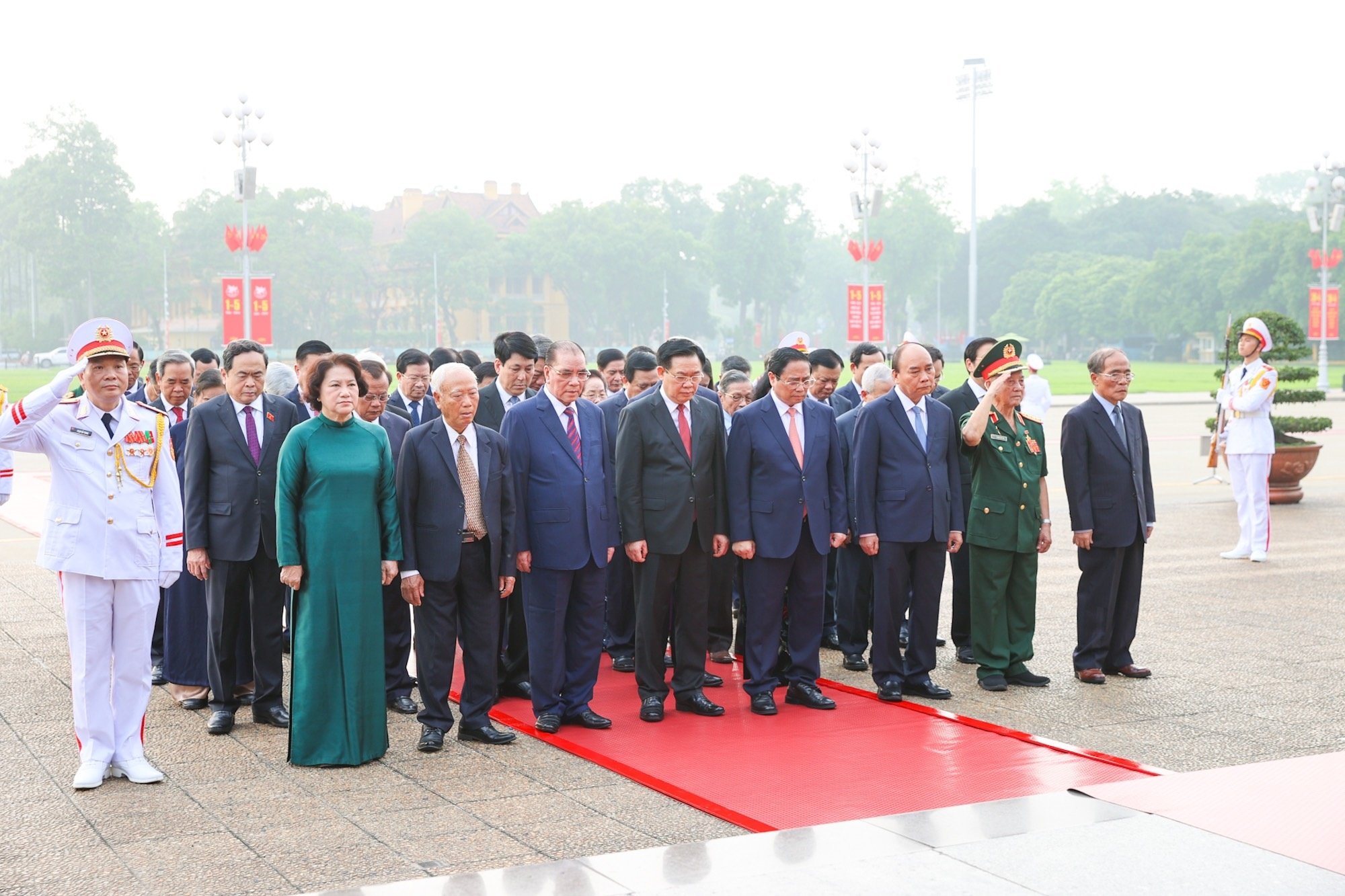 Lãnh đạo Đảng, Nhà nước vào Lăng viếng Chủ tịch Hồ Chí Minh nhân dịp 30/4 - 2