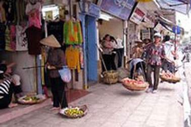 Thí điểm bàn giao việc quản lý vỉa hè cho cấp quận