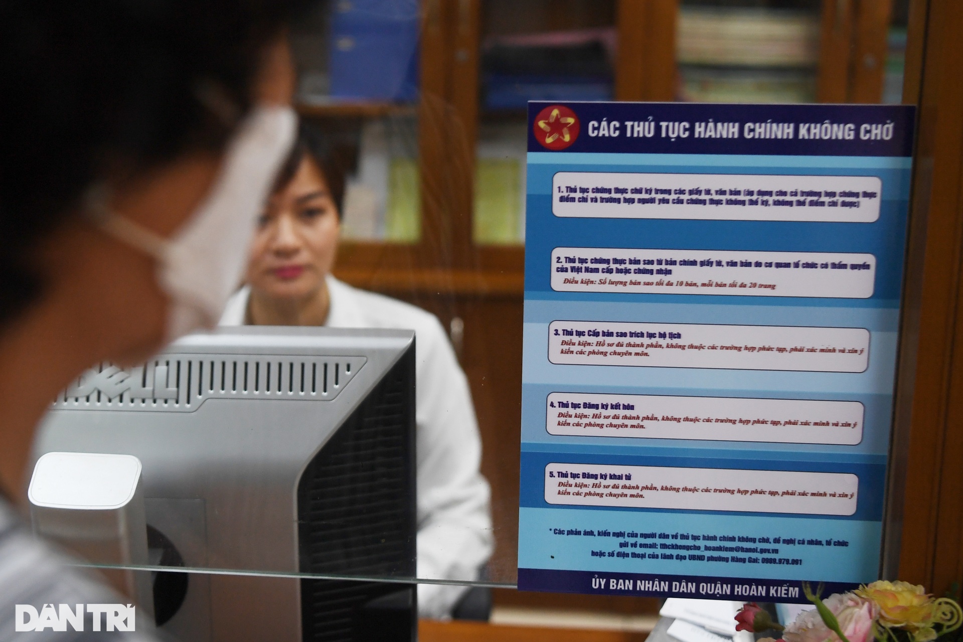 Hà Nội: Người dân thoát cảnh xếp hàng dài với thủ tục hành chính không chờ - 2 Hà Nội: Người dân thoát cảnh xếp hàng dài với thủ tục hành chính không chờ - 2