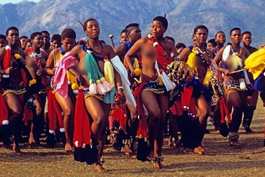 Mặc váy ngắn, "bóc lịch" 6 tháng