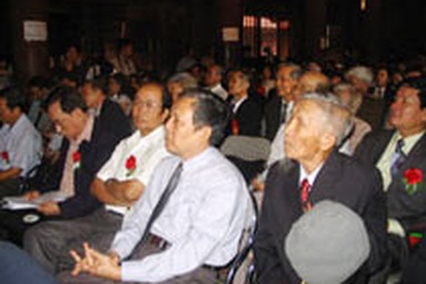 Không “đặc cách”: Phong GS xong, về hưu luôn! 