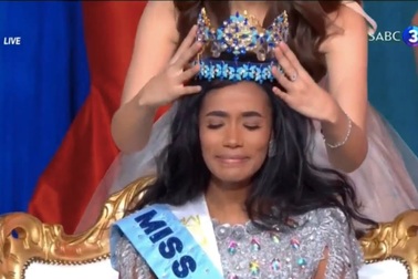 Giây phút trao vương miện Hoa hậu Thế giới 2019