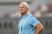 HLV Australia chơi bài ngửa trước trận gặp tuyển Việt Nam