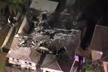 Hy hữu máy bay “đáp” xuống nhà dân tại Mỹ