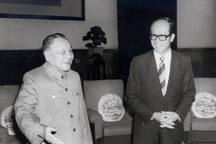 Tỷ phú số một Hồng Kông lặng lẽ rút khỏi Trung Quốc