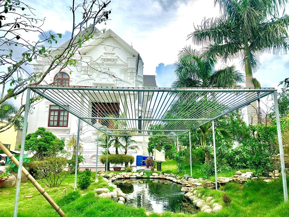 Mê mẩn biệt phủ 2000m2 theo phong cách tân cổ điển ở miền Tây - 5 Mê mẩn biệt phủ 2000m2 theo phong cách tân cổ điển ở miền Tây - 5