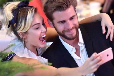 Miley Cyrus và Liam Hemsworth đã bí mật kết hôn