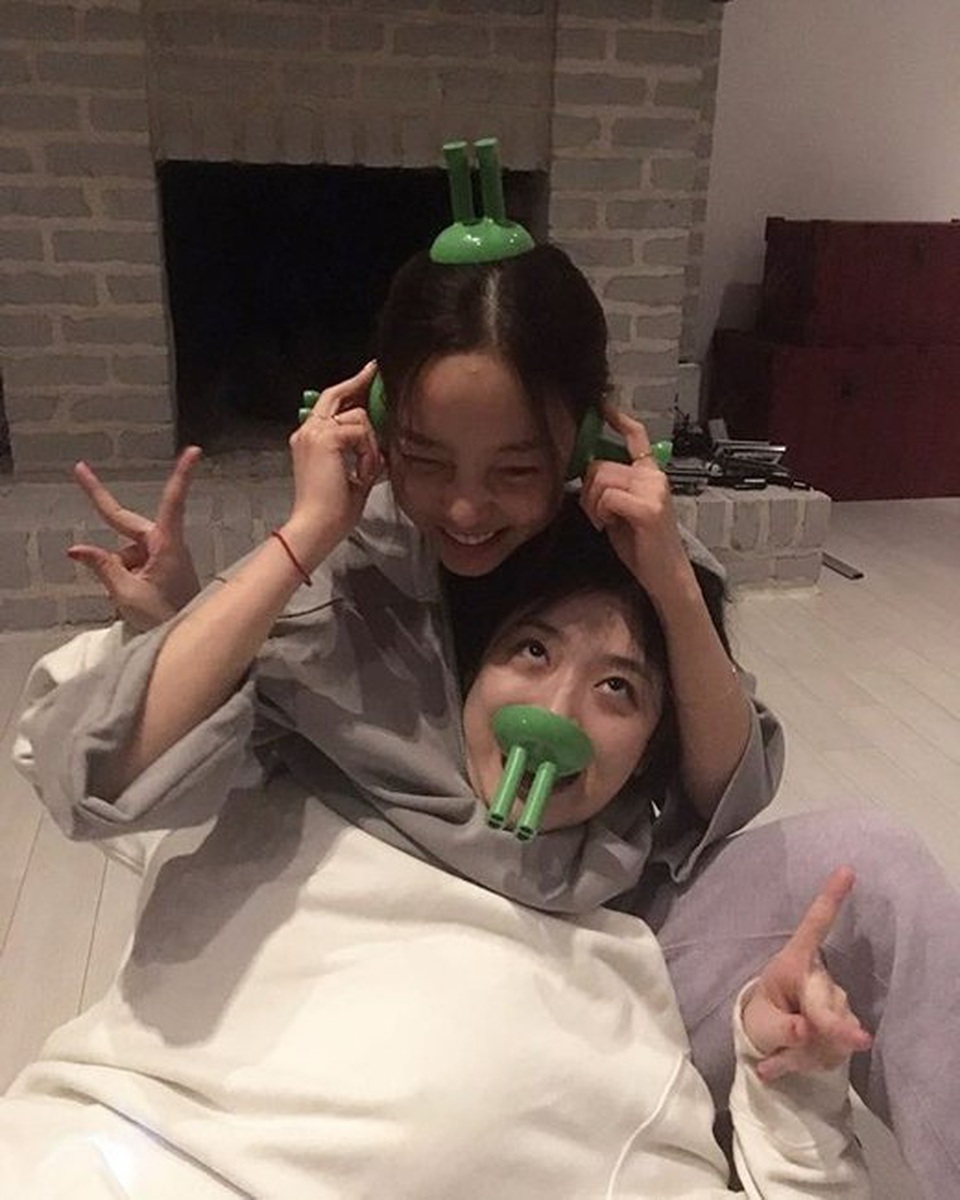 Xót xa xem lại loạt ảnh của hai thiên thần Sulli và Goo Hara lúc sinh thời - 8 Xót xa xem lại loạt ảnh của hai thiên thần Sulli và Goo Hara lúc sinh thời - 8