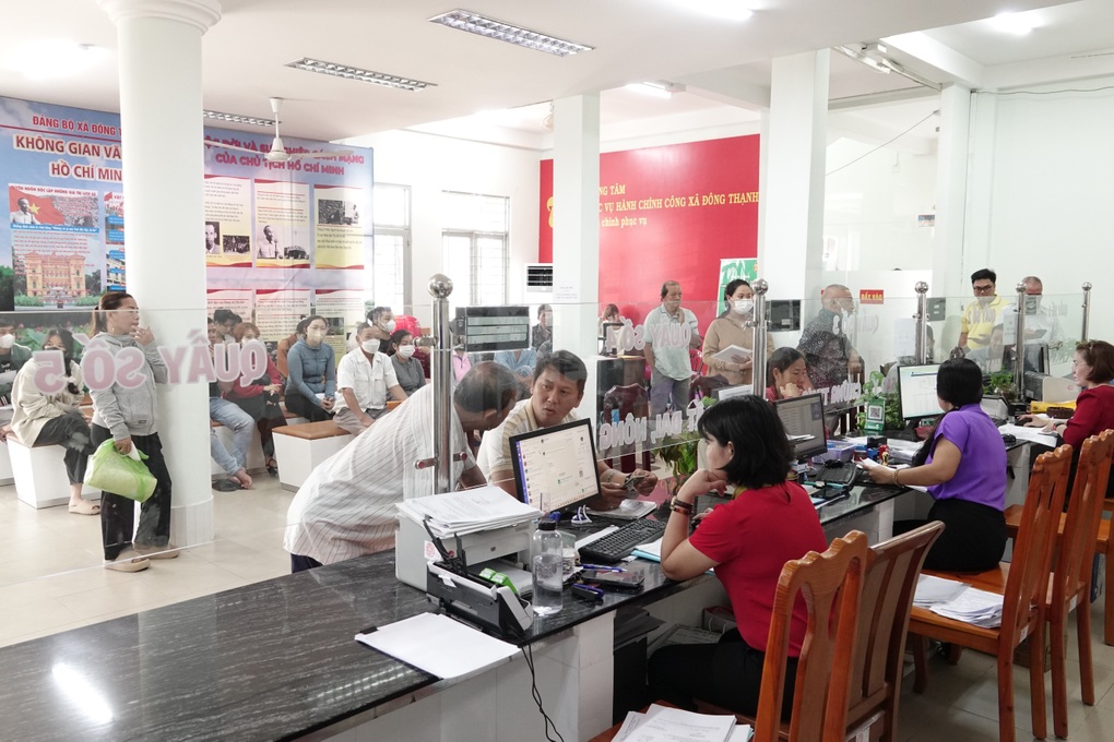 Làm công chức xã 9 năm, lương hơn 9 triệu đồng/tháng - 1