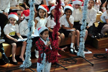 Quán quân Đồ Rê Mí 2012 hát mừng Giáng sinh trên Truyền hình Úc