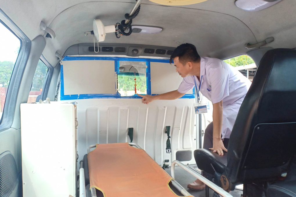 Người nhà bệnh nhân đập phá xe cấp cứu, đe dọa điều dưỡng - 1 Người nhà bệnh nhân đập phá xe cấp cứu, đe dọa điều dưỡng - 1