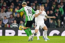 Real Madrid hòa thất vọng Betis, Barcelona đánh bại Valencia