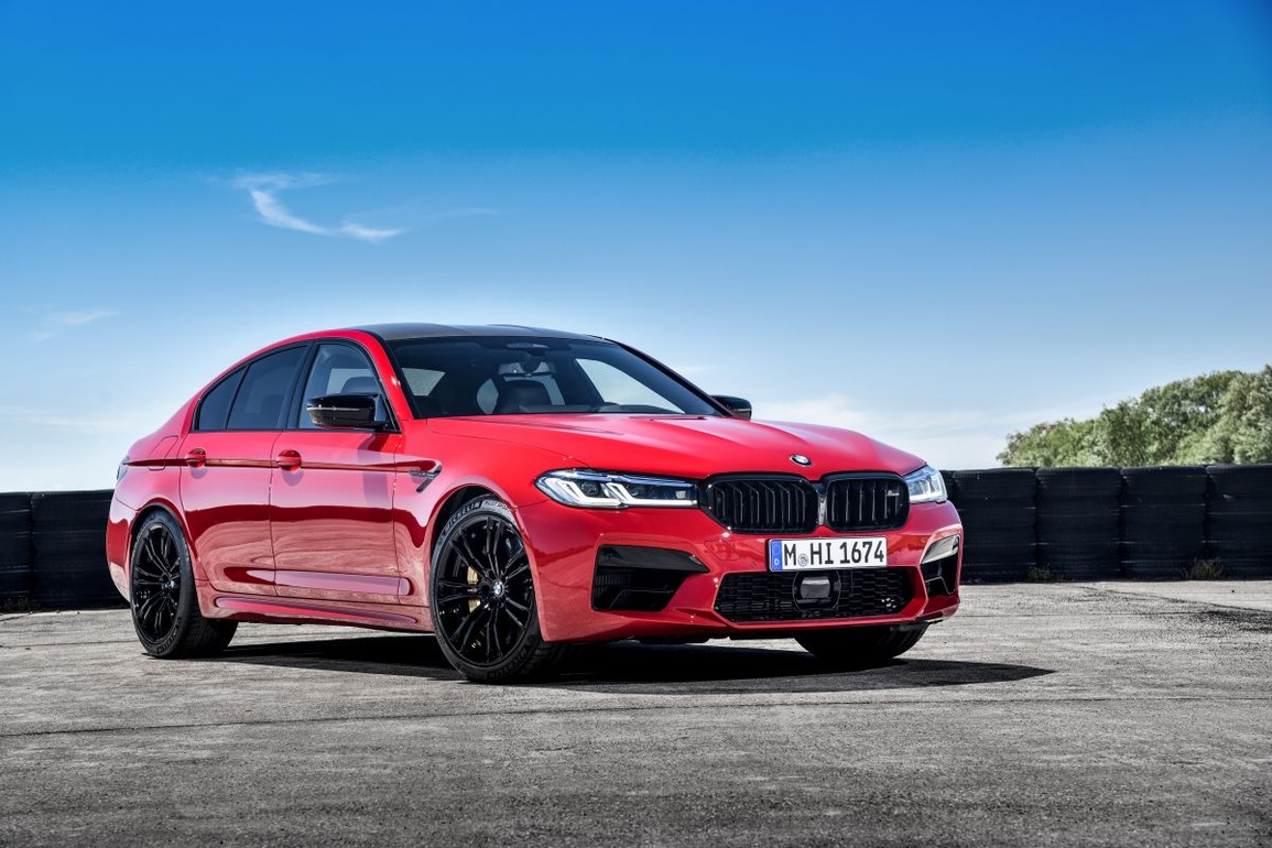 Đốt xe thể thao BMW M5 để tưởng nhớ bạn hay chỉ là chiêu trò câu view? - 4 Đốt xe thể thao BMW M5 để tưởng nhớ bạn hay chỉ là chiêu trò câu view? - 4