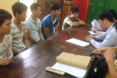 Thêm 5 đối tượng vụ phá rừng pơmu ra đầu thú