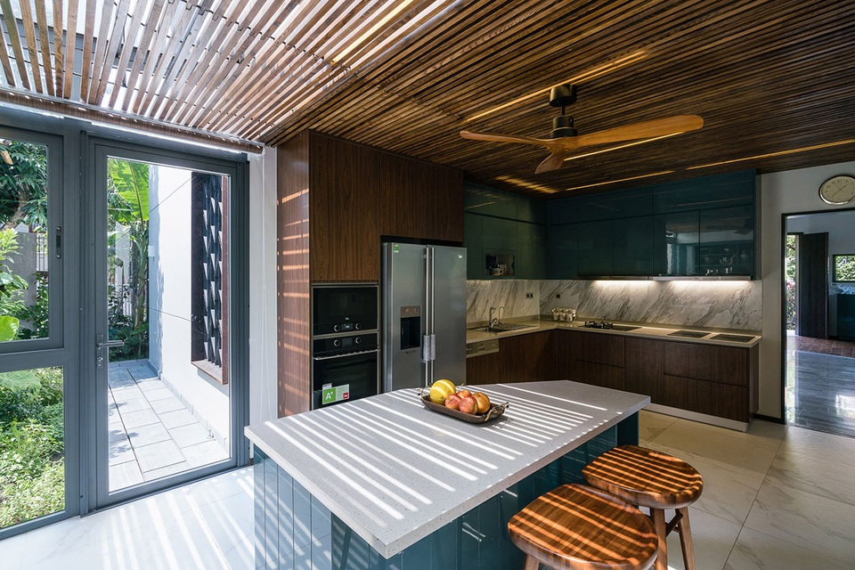 Cặp vợ chồng ở TP.HCM thiết kế cả rạp chiếu phim trong căn biệt thự phố - 6