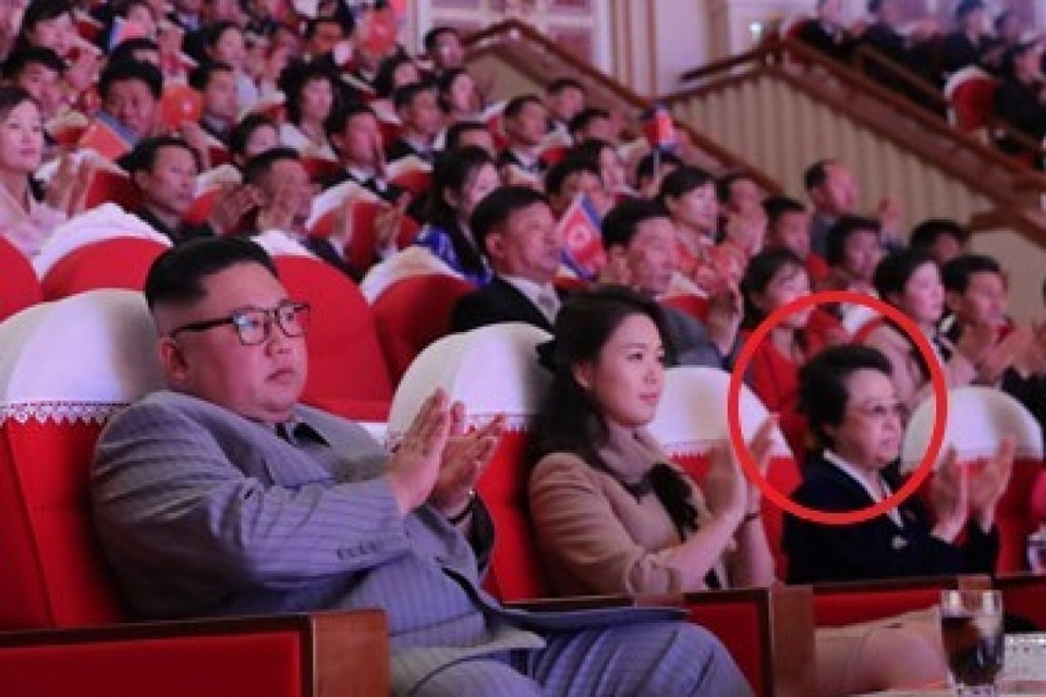 Cô ruột quyền lực của ông Kim Jong-un bất ngờ xuất hiện trở lại - 1 Cô ruột quyền lực của ông Kim Jong-un bất ngờ xuất hiện trở lại - 1