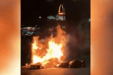 Mỹ: Bạo động bùng phát, hàng loạt cây ATM bị đánh bom