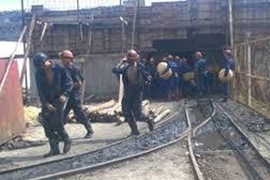 Phát hiện một thợ điện tử vong dưới chân cột điện