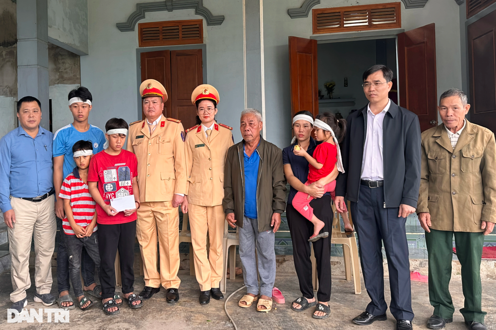 Hơn 135 triệu đồng đến với 4 đứa trẻ mồ côi cha - 2 Hơn 135 triệu đồng đến với 4 đứa trẻ mồ côi cha - 2