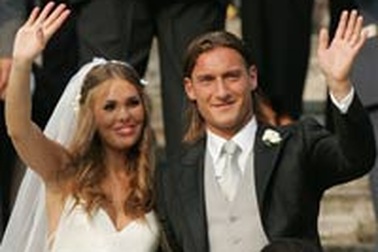 Totti được làm cha