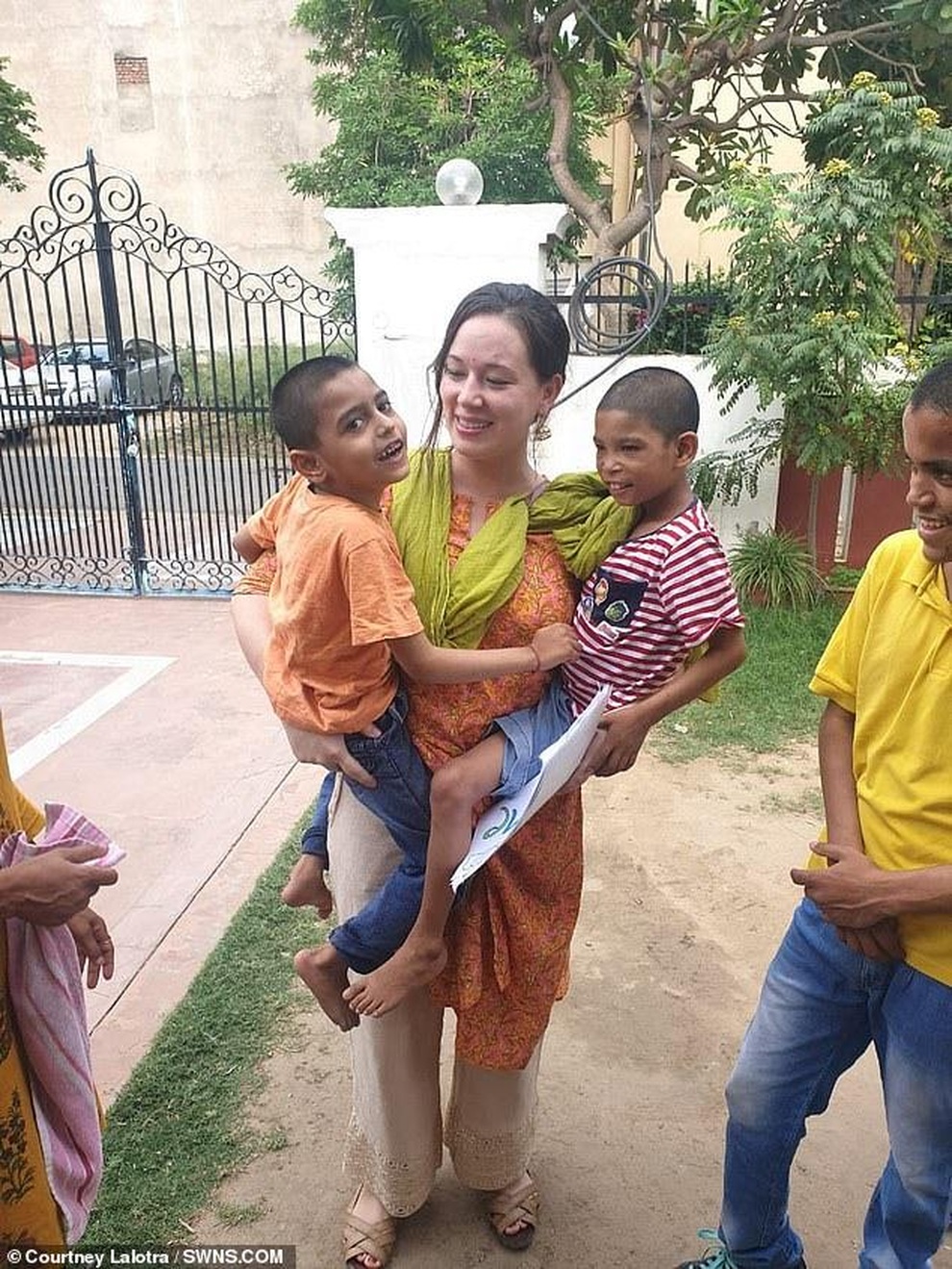 Người phụ nữ bán hết tài sản… nhận nuôi 11 đứa trẻ cơ nhỡ - 6